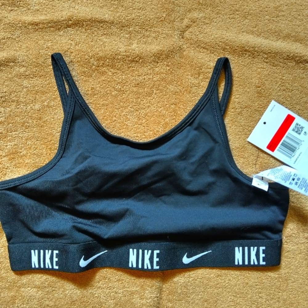 Nike sports bra. Nwt